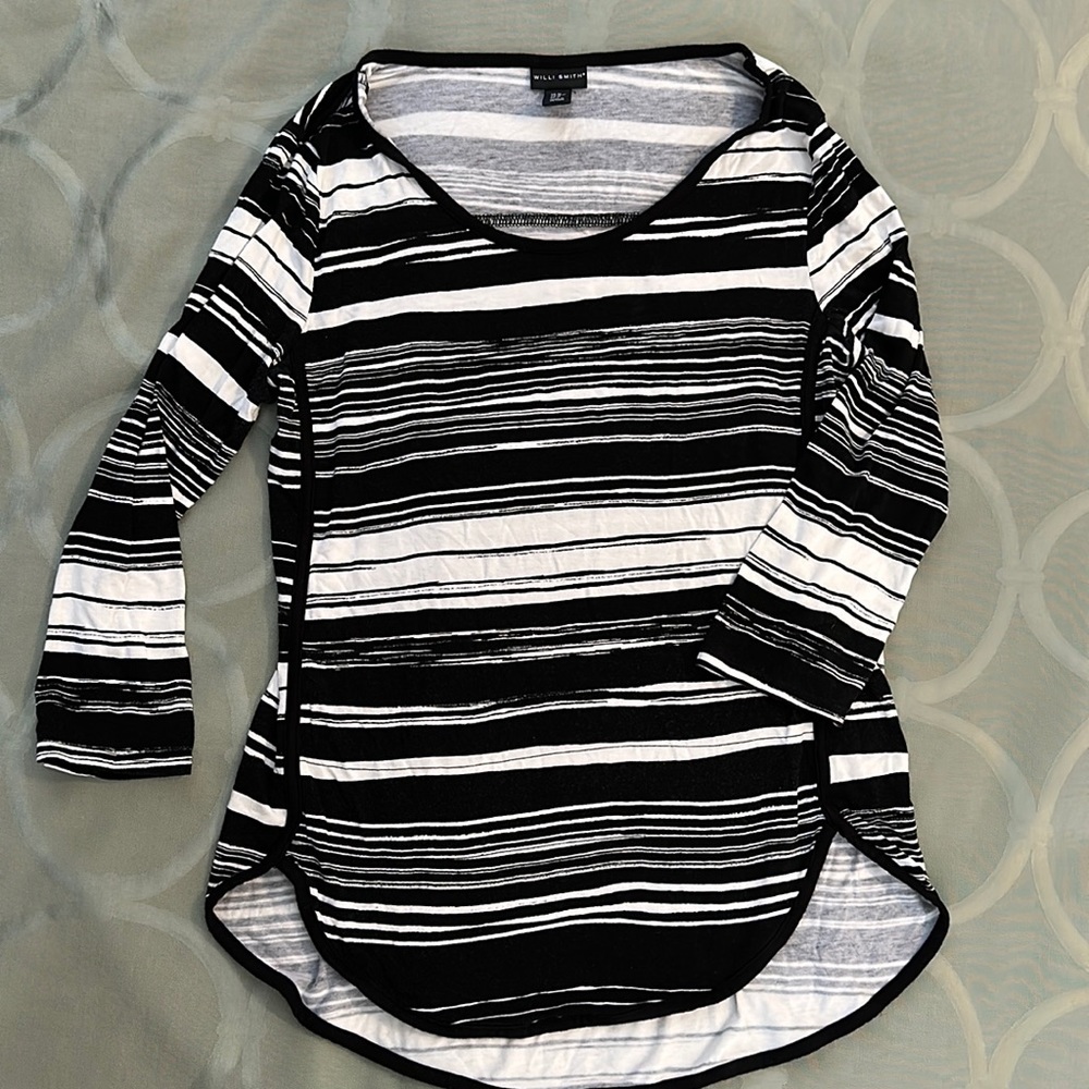 Woman’s Willi Smith blouse/top size medium, good stretch.